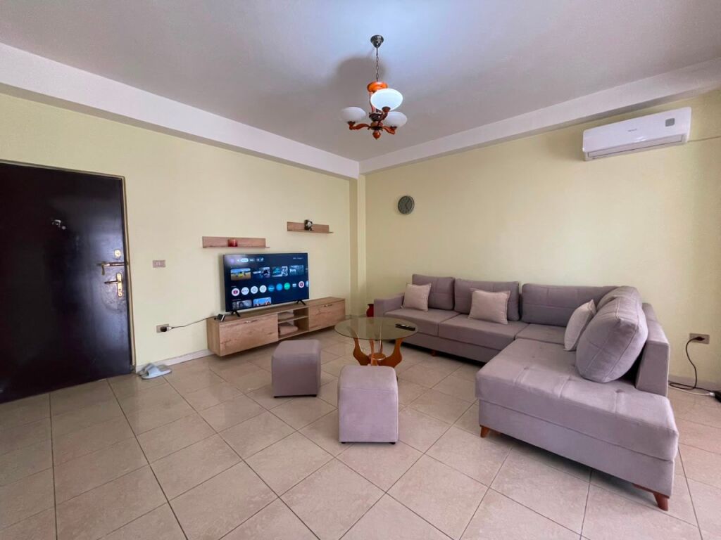 Apartament  2+1 per qira tek Farmacia 10.