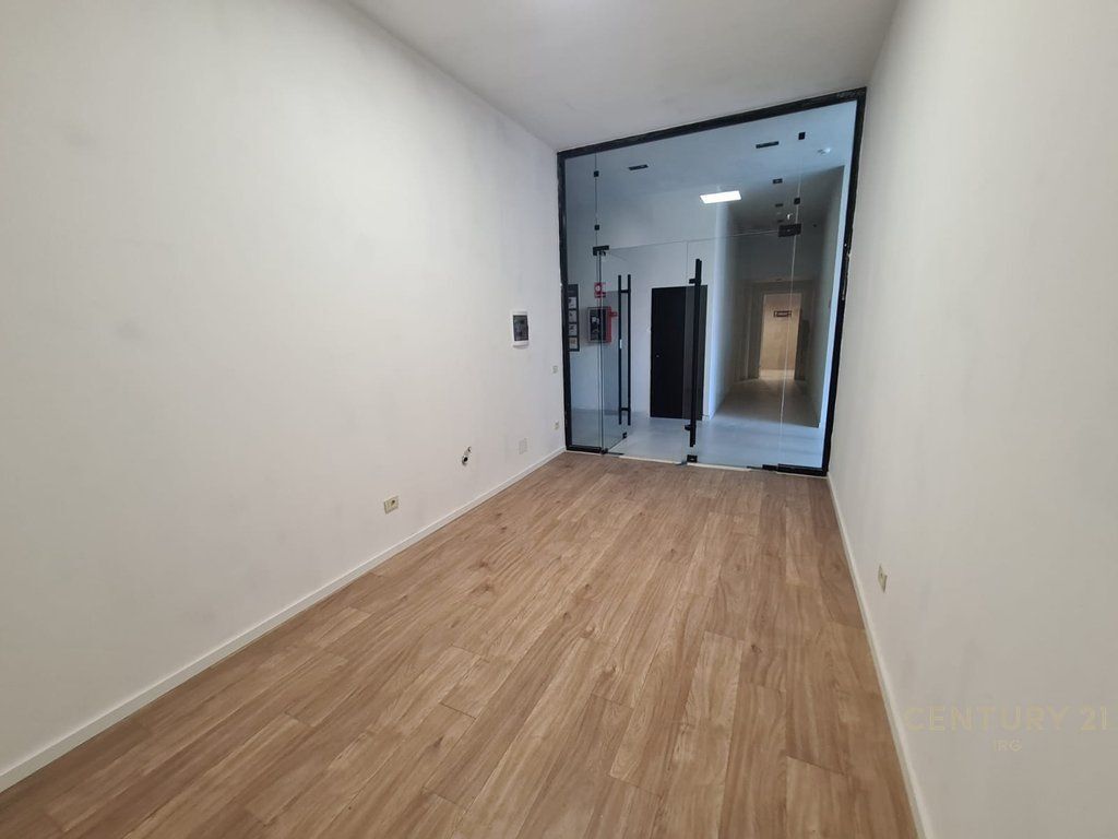 SPAZI COMMERCIALI IN AFFITTO PRESSO GOLDEN TOWER – MINE PEZA