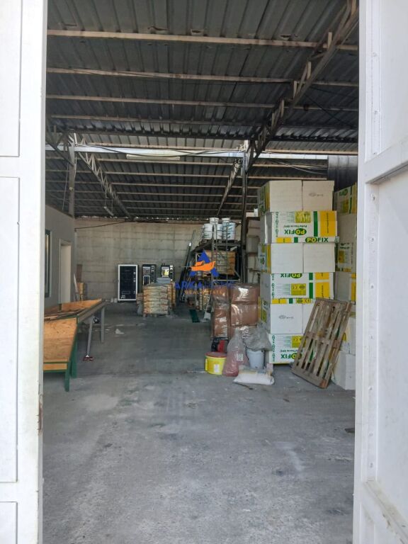 AFFITTASI MAGAZZINO 500M2+400M2 CORTILE "A YZBERISHT" 200.000 LEKE