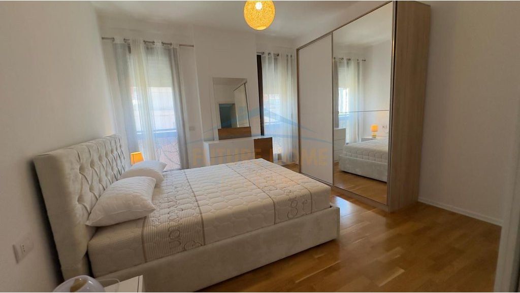 Rent, Apartment 2+1+2+ parking, Barrikadave Street, Tirana .