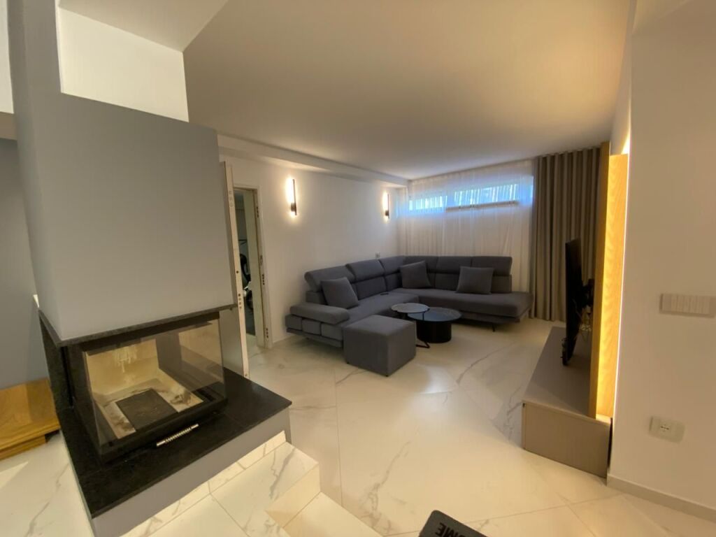 For sale, Triplex 4+1+3+4 Parking Spaces, Grey Stone Residence, Dry Lake