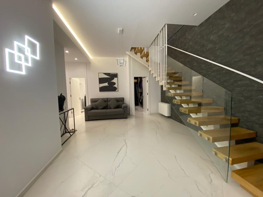 For sale, Triplex 4+1+3+4 Parking Spaces, Grey Stone Residence, Dry Lake