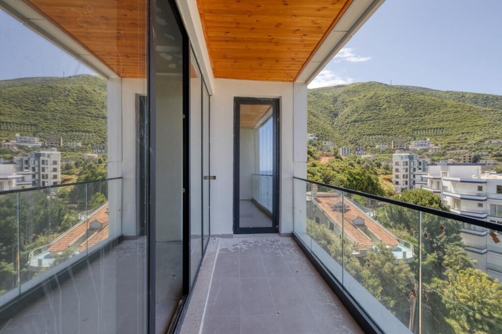 For sale: 1+1 Apartment under construction with Sea View - Cold Water Vlore