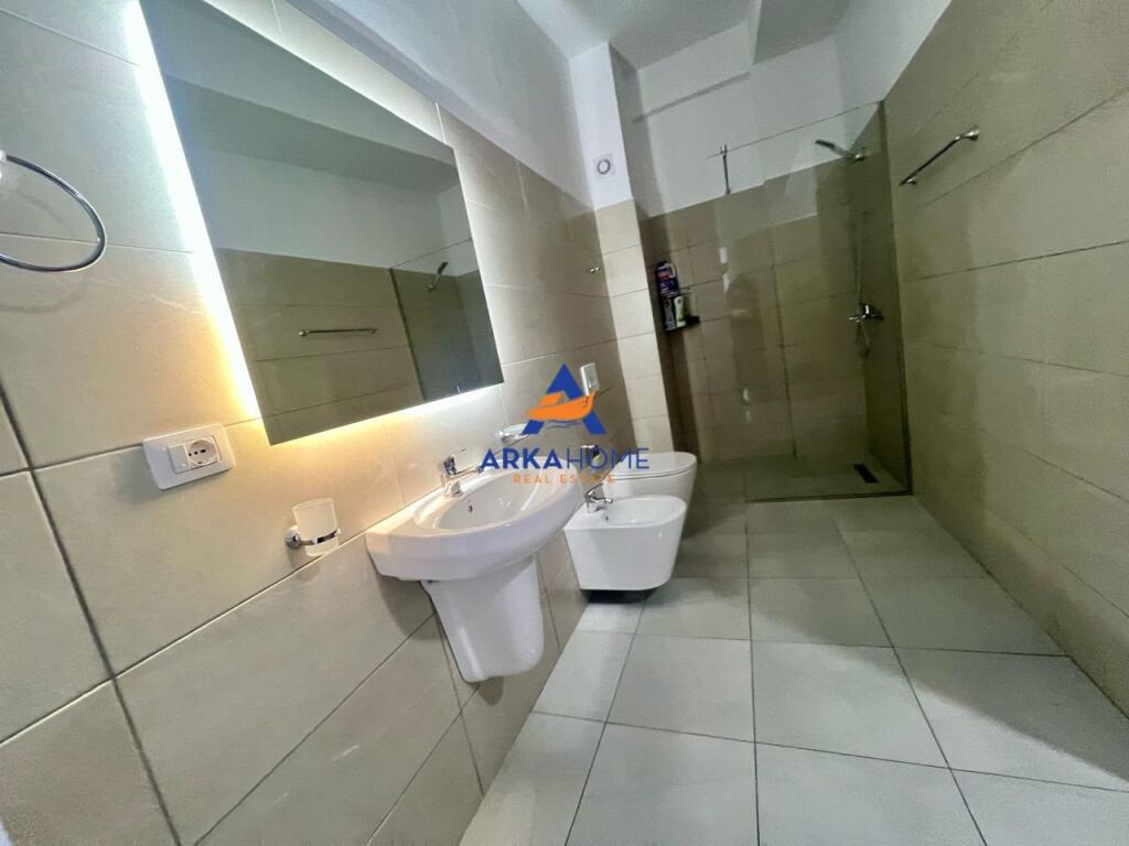 SI AFFITTA APPARTAMENTO 1+1+VERANDA +POSTO AUTO "TE KODRA E DIELLIT 1" 70.000 LEKE