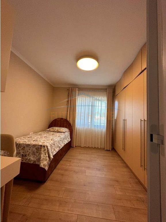 Rent, 3+1+2+Parking space, Train Station, Tirana.
