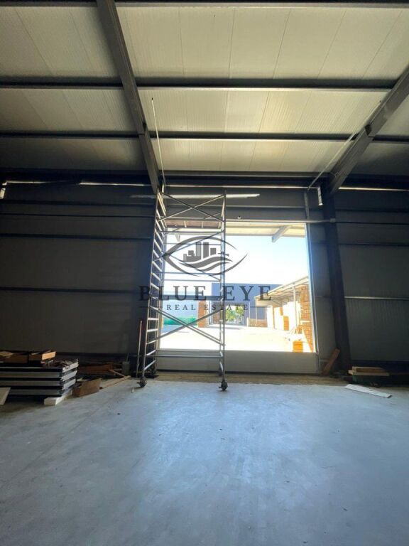 Warehouse for rent near the Royal roundabout, Kenetë