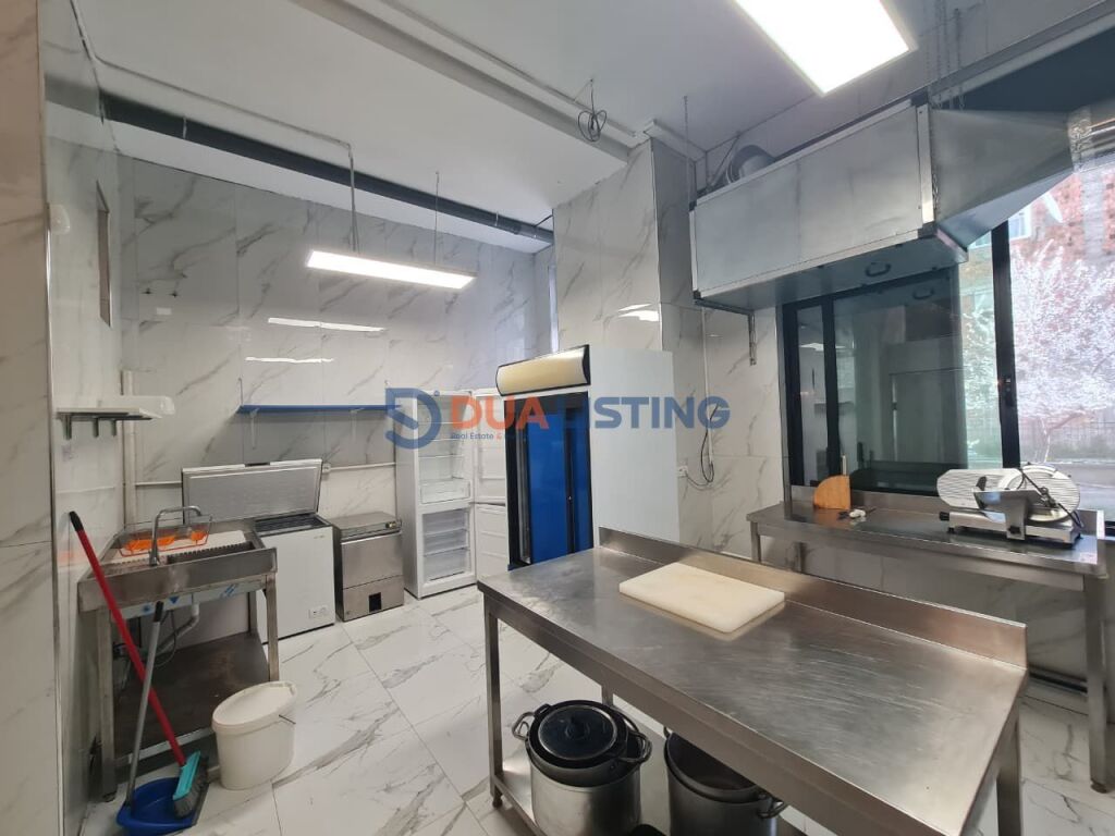LOCALE COMMERCIALE IN AFFITTO IN PIAZZA WILSON – POSIZIONE PREMIUM, PIANO TERRA, FRONTE STRADA