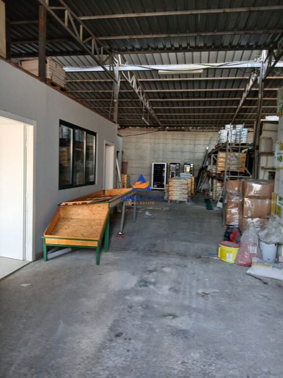 AFFITTASI MAGAZZINO 500M2+400M2 CORTILE "A YZBERISHT" 200.000 LEKE