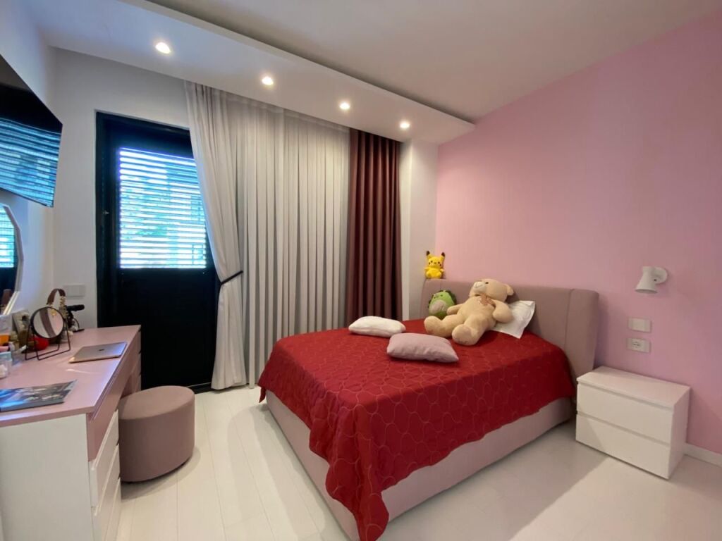 For sale, Triplex 4+1+3+4 Parking Spaces, Grey Stone Residence, Dry Lake