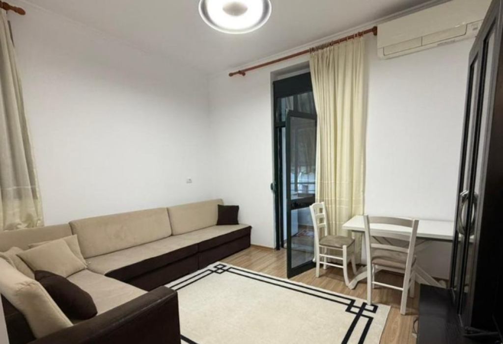 Rruga e Durresit, Apartament 2+1 me Qira
