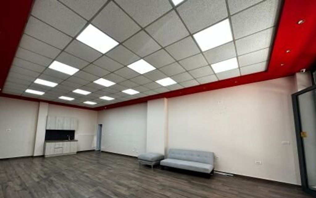 Commercial space for sale in Bllok!