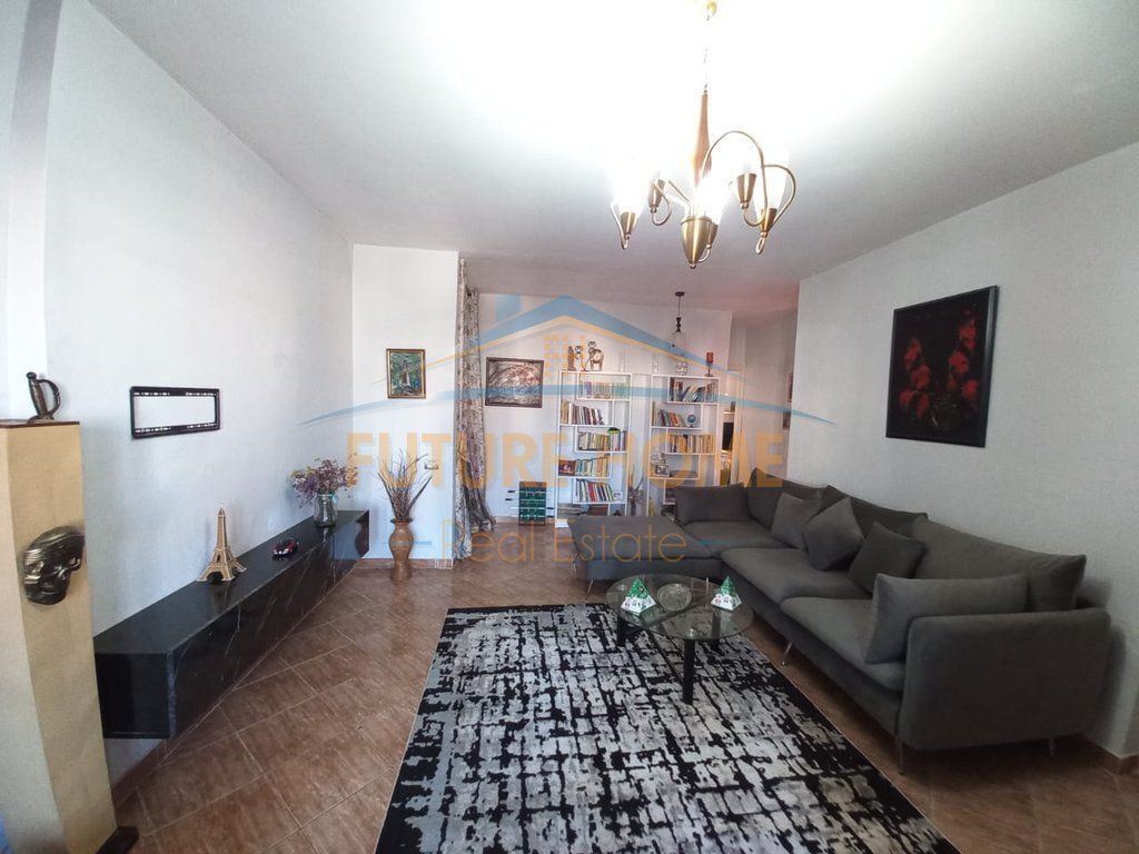 In affitto, Appartamento 3+1, Via Dritan Hoxha, Tirana.