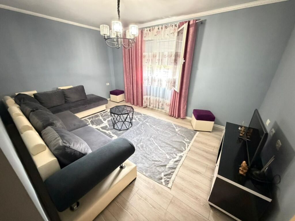 Jepet me qira apartamet 2+1 . Tek oxhaku,spitalet nene tereza, 450 mije lek ne muaj