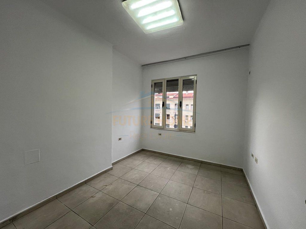 Rent, Apartment 2+1+Balconies, Zogu I Boulevard