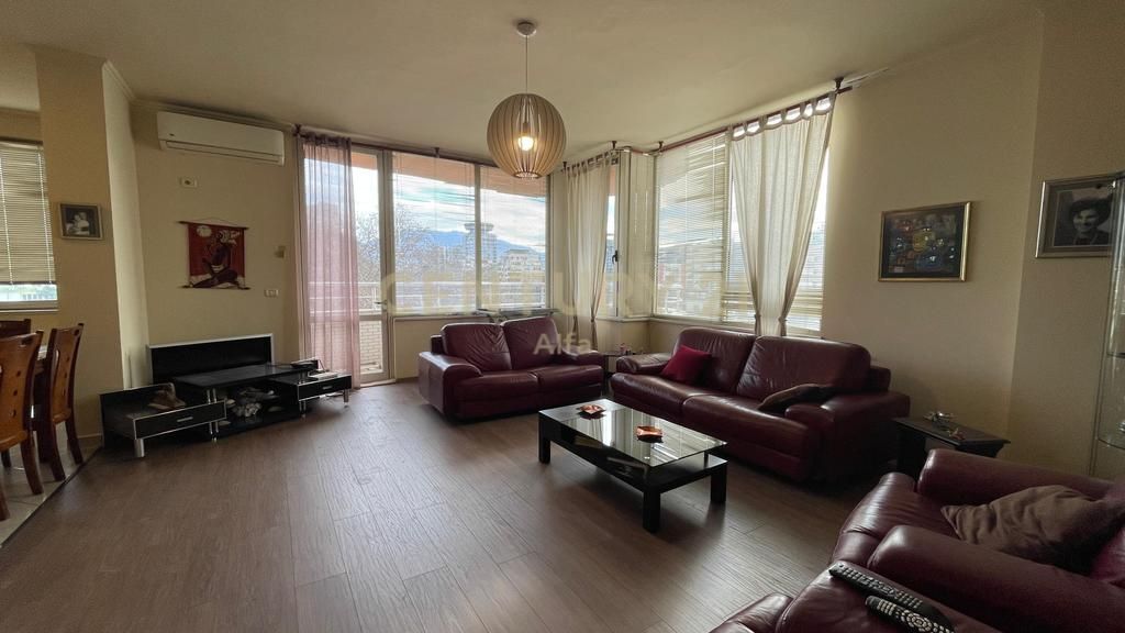 Apartament 2+1+2 për Qira në rruga  Myslym Shyri – 