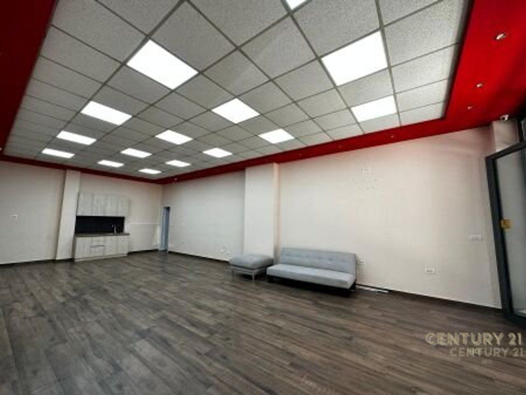 Commercial space for sale in Bllok!