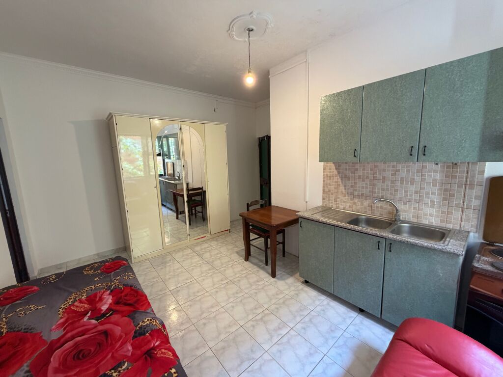 Monolocale in affitto 300 mila lek
