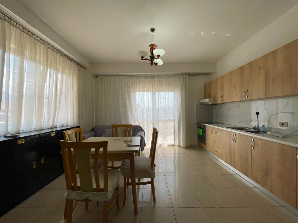 Apartament  2+1 per qira tek Farmacia 10.