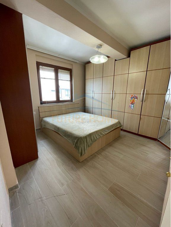 In vendita, Appartamento 1+1, Viale Zogi 1, Tirana.