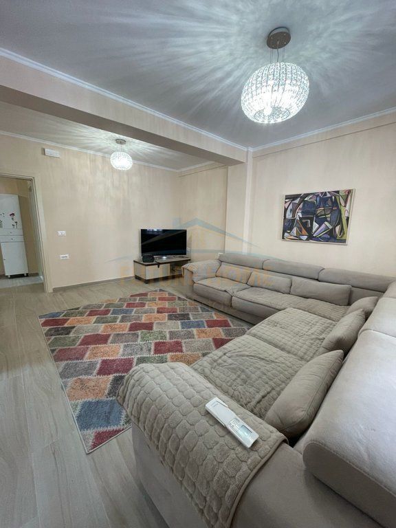 In vendita, Appartamento 1+1, Viale Zogi 1, Tirana.