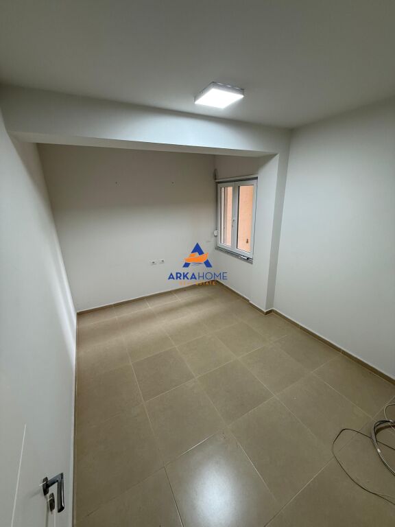 UFFICIO IN AFFITTO 93M2 "VIA KOSOVARVE, VICINO A CONAD" 1000 EURO