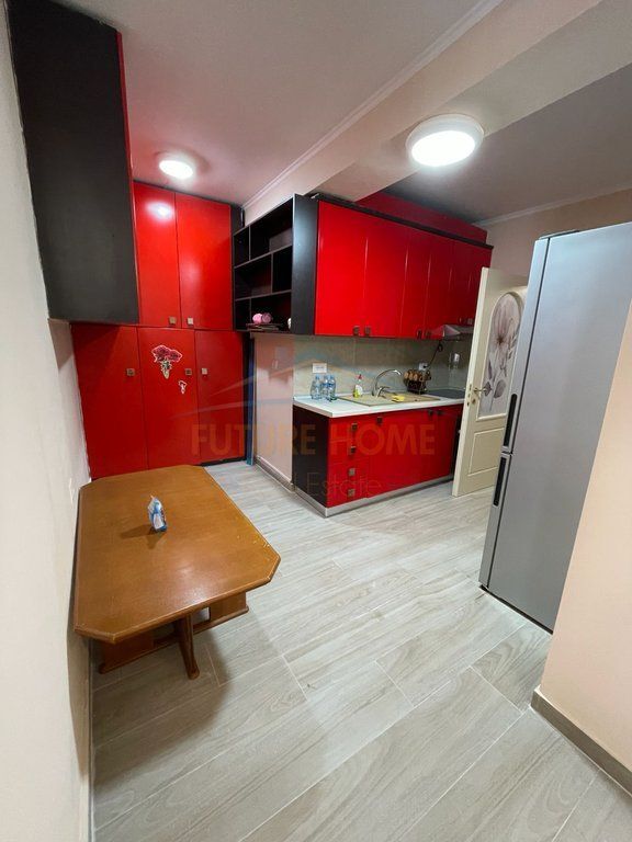 In vendita, Appartamento 1+1, Viale Zogi 1, Tirana.