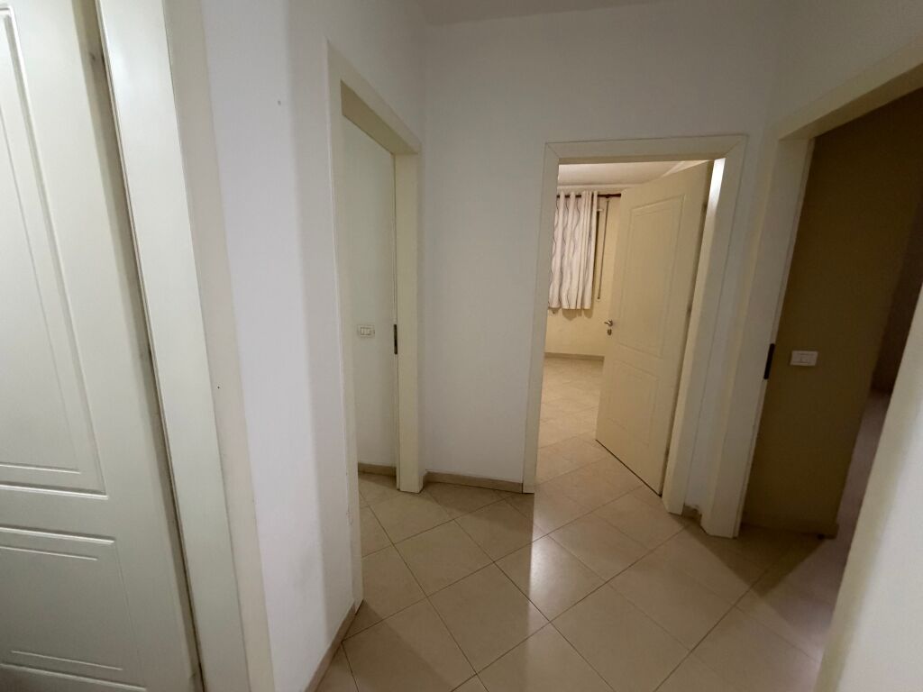 2+1, vuoto per abitazione o ufficio, villa L Astir, 300 mila lek
