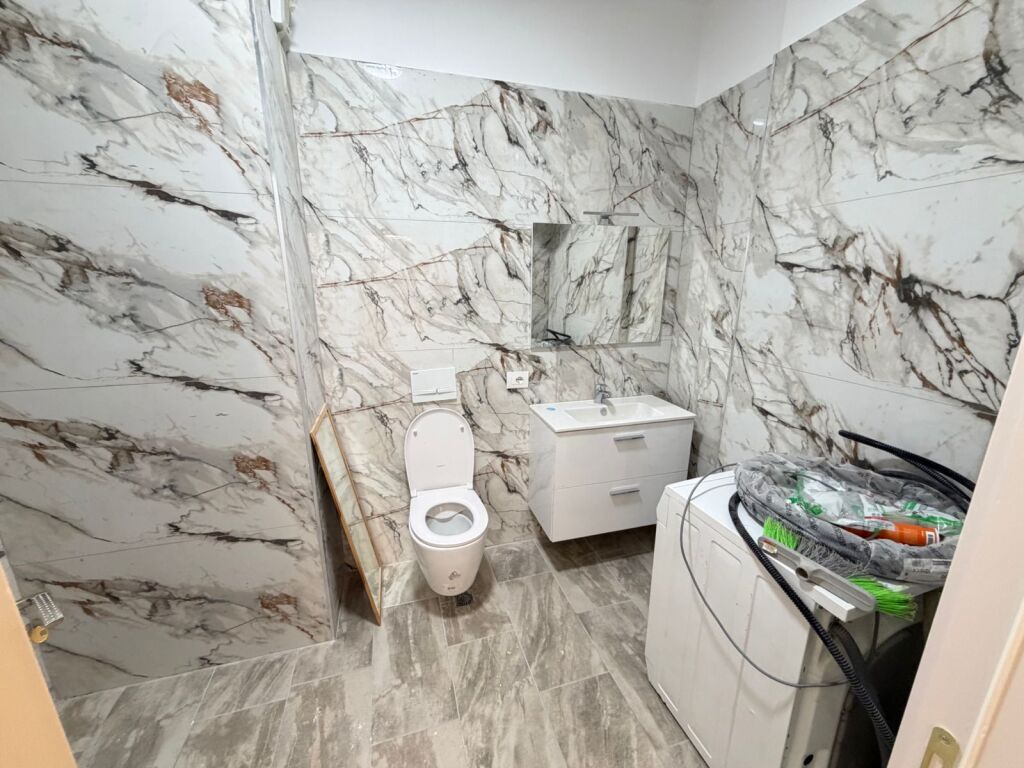 🏡 Affittasi super appartamento 2+1 + 2 bagni  📍 Via “5 Maji Tirana”💶 Prezzo: 650 euro/mese