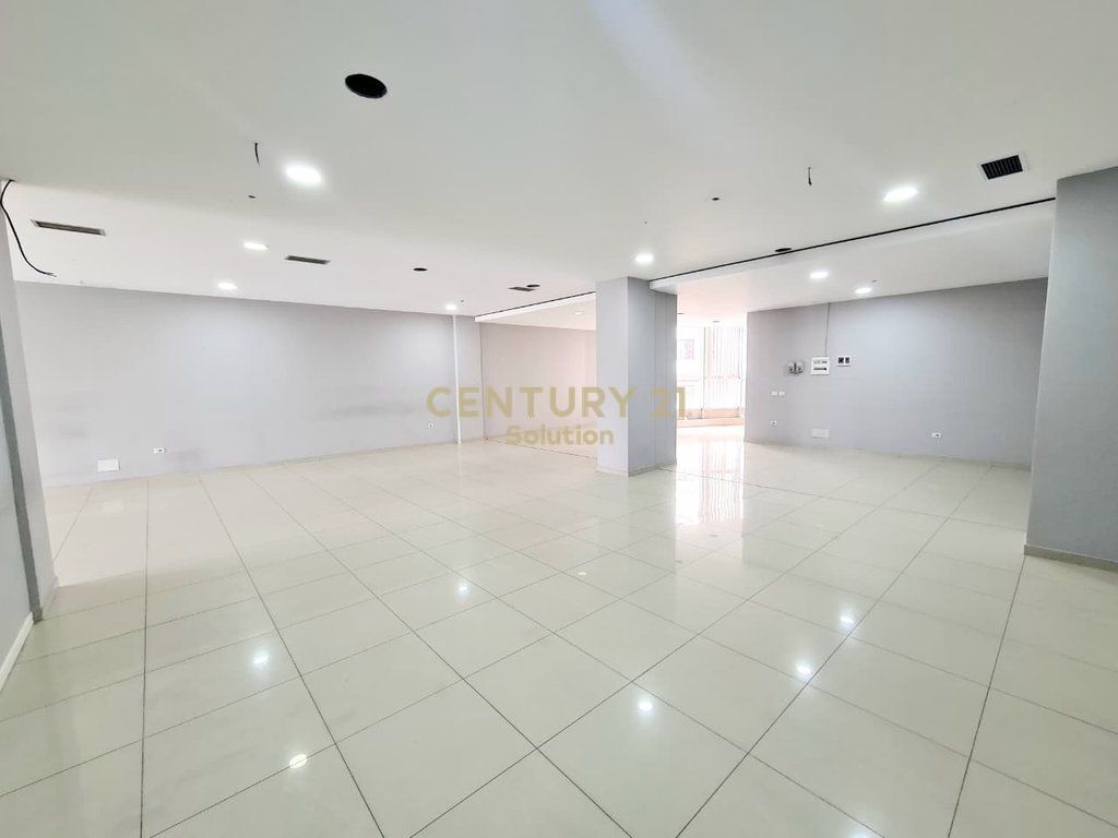 NJESI BIZNESI 324M2 PER QIRA , ASTIR NE RRUGE KRYESORE!
