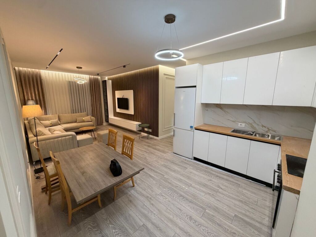 🏡 Affittasi super appartamento 2+1 + 2 bagni  📍 Via “5 Maji Tirana”💶 Prezzo: 650 euro/mese