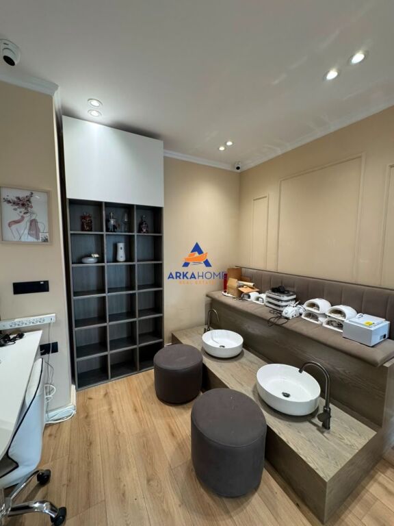 AFFITTASI ATTIVITÀ COMMERCIALE 94M2 "RESIDENZA FIORI DI BOSCO, DON BOSCO" 120.000 LEKE