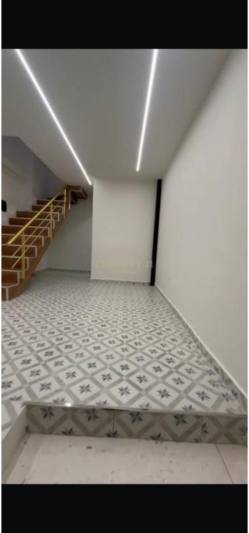 Shitet njesi dubleks kat 0 dhe 1 te Golden Park ne Selite 98,000 €