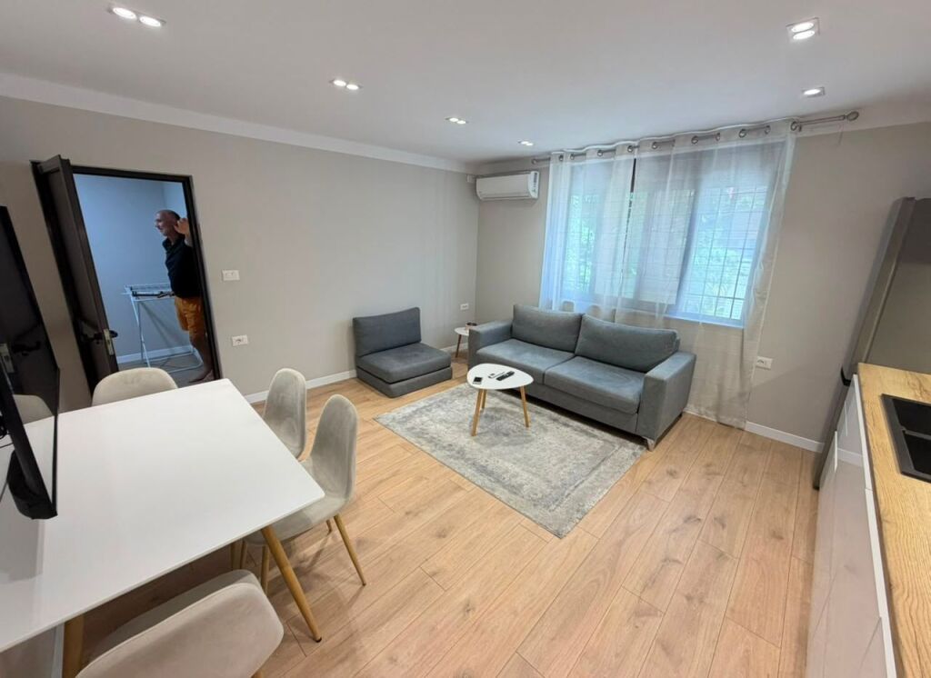 📣 QERA SUPER Apartament 1+1 📍 Prane Shkolles Se "Kuqe" 🛣️ Rruga "Qemal Stafa" ✨