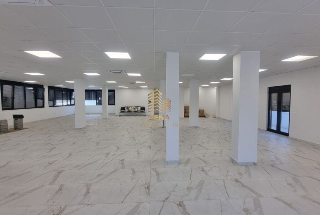 Qira, Ambient Biznesi 350m², Rrethrrotullimi i TEG,  2500 Euro/Muaj Neto