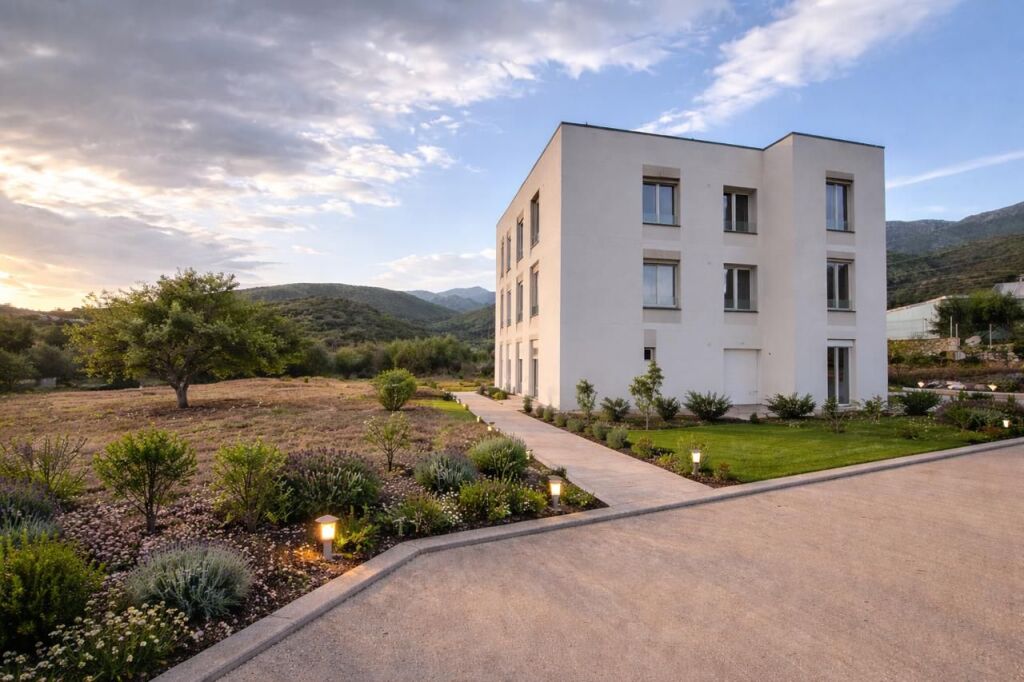 Jeto Qetësinë e Himarës– Apartamente të Reja në shitje në Mes të Natyrës”