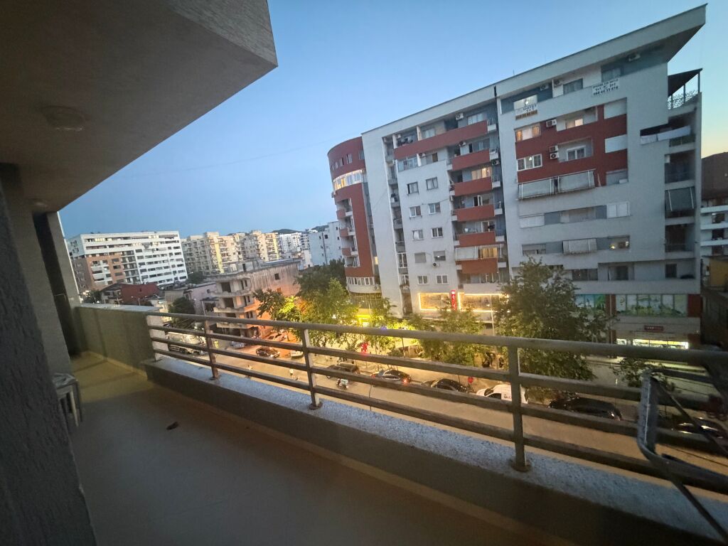 2+1, vuoto per abitazione o ufficio, villa L Astir, 300 mila lek