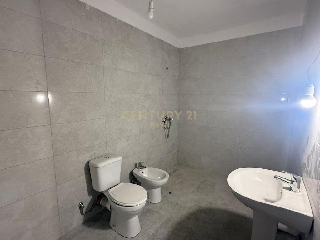Vendesi in vendita 1+1 a Kombinat