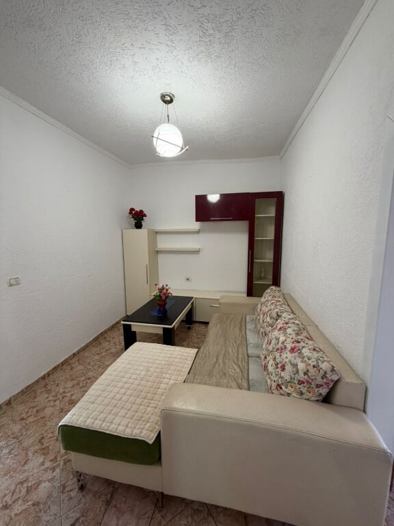 Appartamento 2+1 in affitto a Laprakë, vicino all'Ospedale Militare.