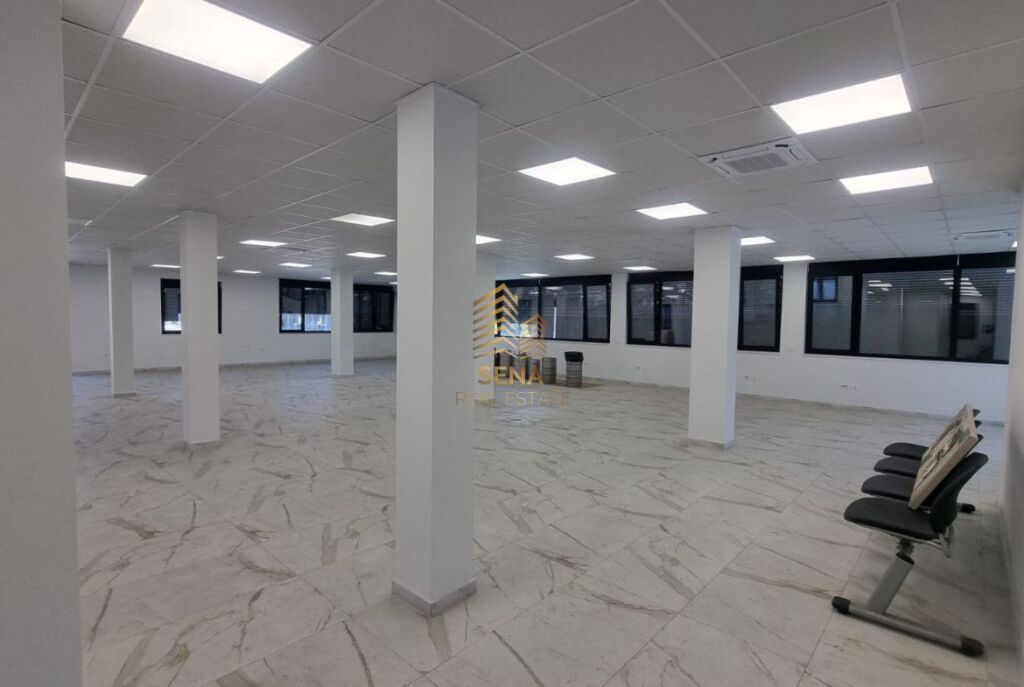 Qira, Ambient Biznesi 350m², Rrethrrotullimi i TEG,  2500 Euro/Muaj Neto
