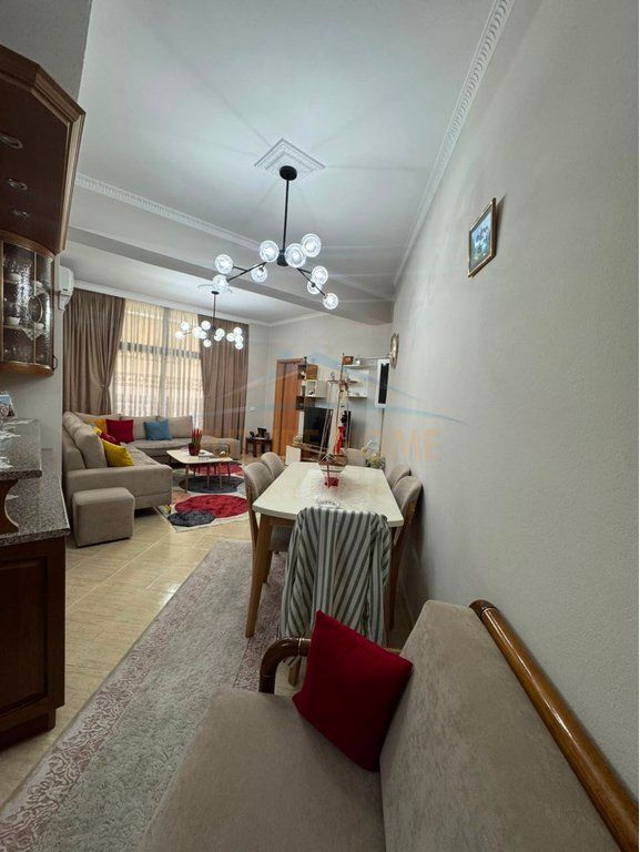 In vendita, Appartamento 3+1+2, Via Kavajës, Tirana