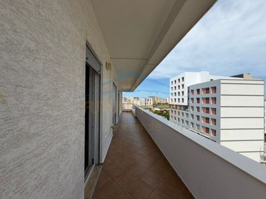 Shitet, Apartament 2+1+2+Verandë, Rruga Jordan Misja, Tiranë