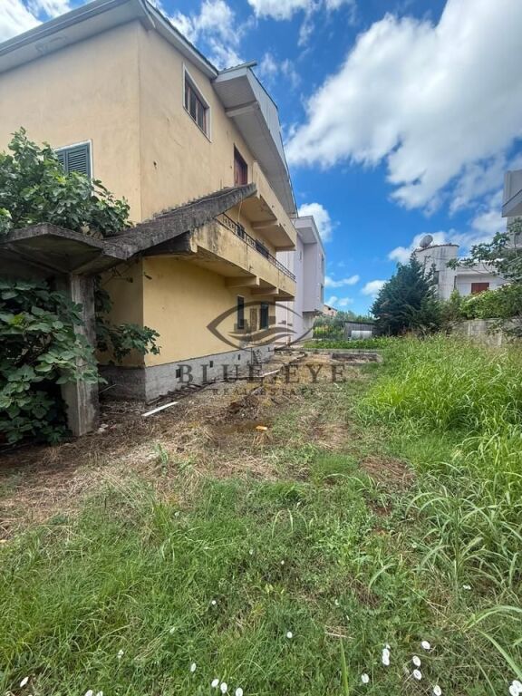 VILLA FOR SALE WITH 3 FLOORS IN DURRËS