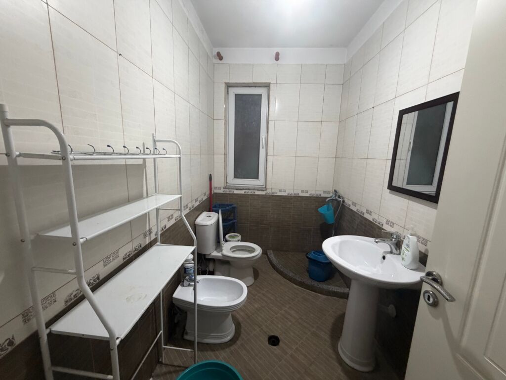 2+1, vuoto per abitazione o ufficio, villa L Astir, 300 mila lek