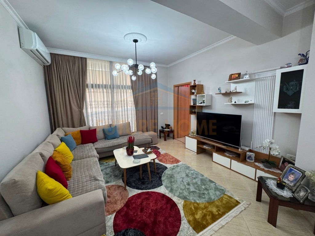In vendita, Appartamento 3+1+2, Via Kavajës, Tirana