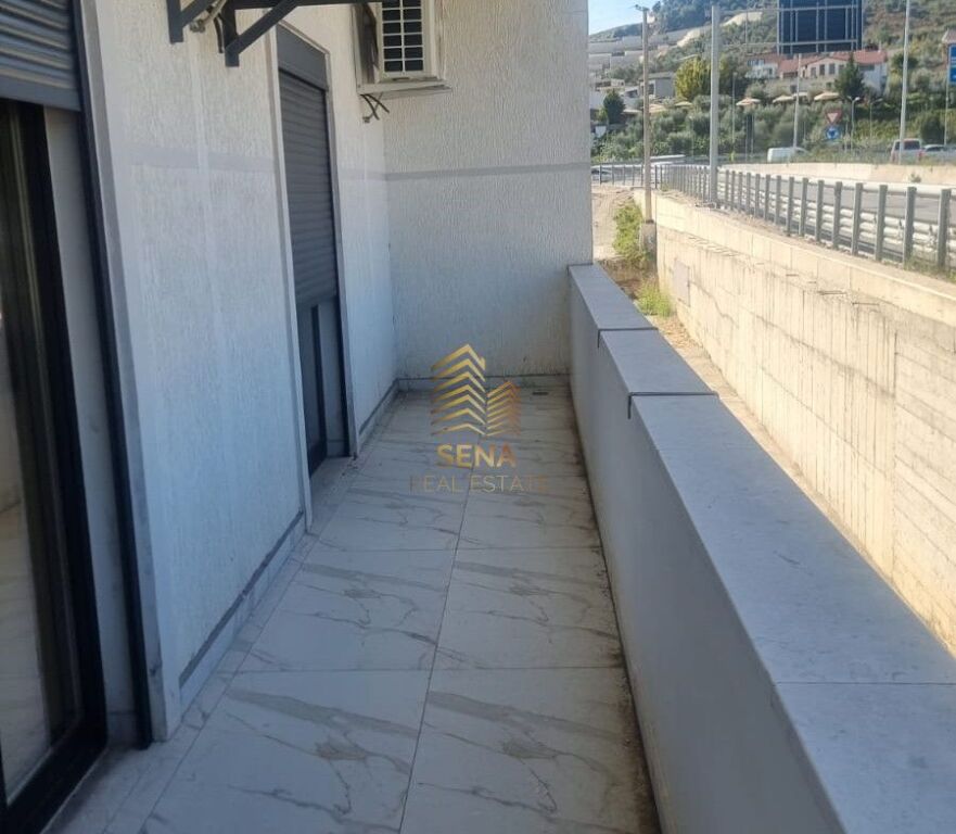 Qira, Ambient Biznesi 350m², Rrethrrotullimi i TEG,  2500 Euro/Muaj Neto