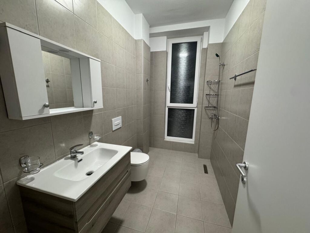 🏢Bulevardi i Ri,Rruga Filip Jano rents apartment 2+1+2+2 parking spots, furnished.80,000Leke