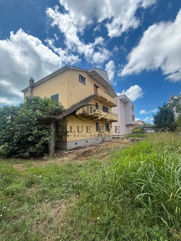 VILLA FOR SALE WITH 3 FLOORS IN DURRËS