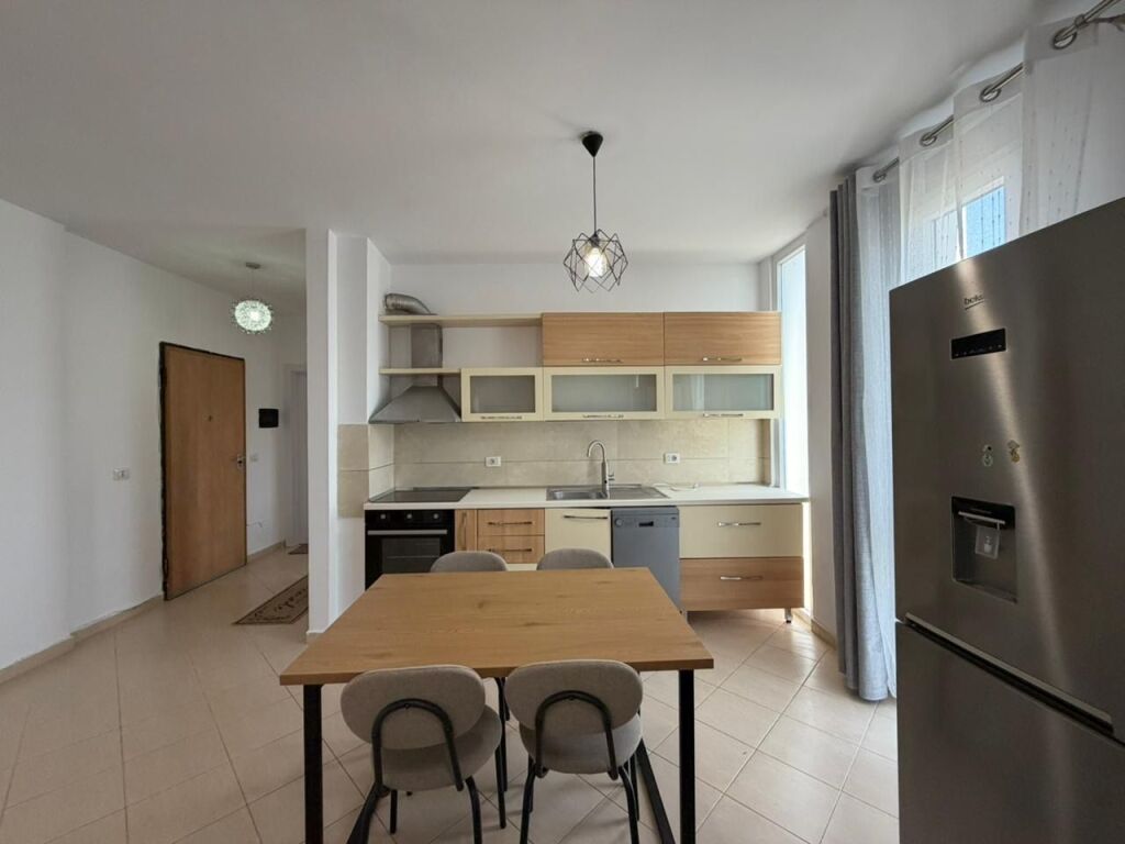 Apartment for rent in Komuna e Parisit