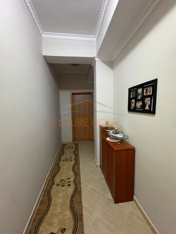In vendita, Appartamento 3+1+2, Via Kavajës, Tirana