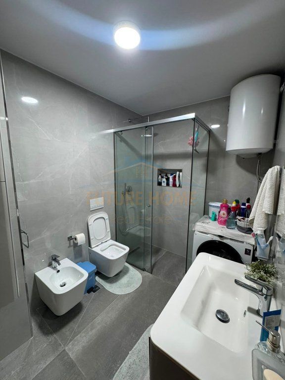 In vendita, Appartamento 3+1+2, Via Kavajës, Tirana